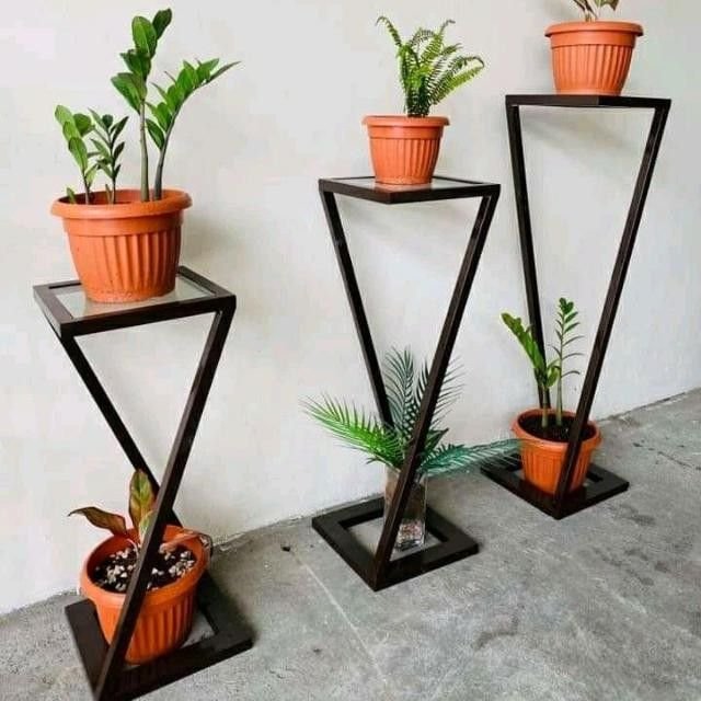 Min plant stand